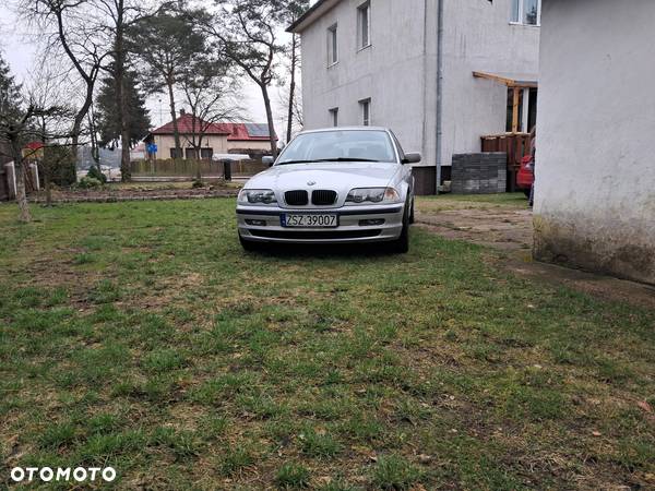 BMW Seria 3 318i - 3