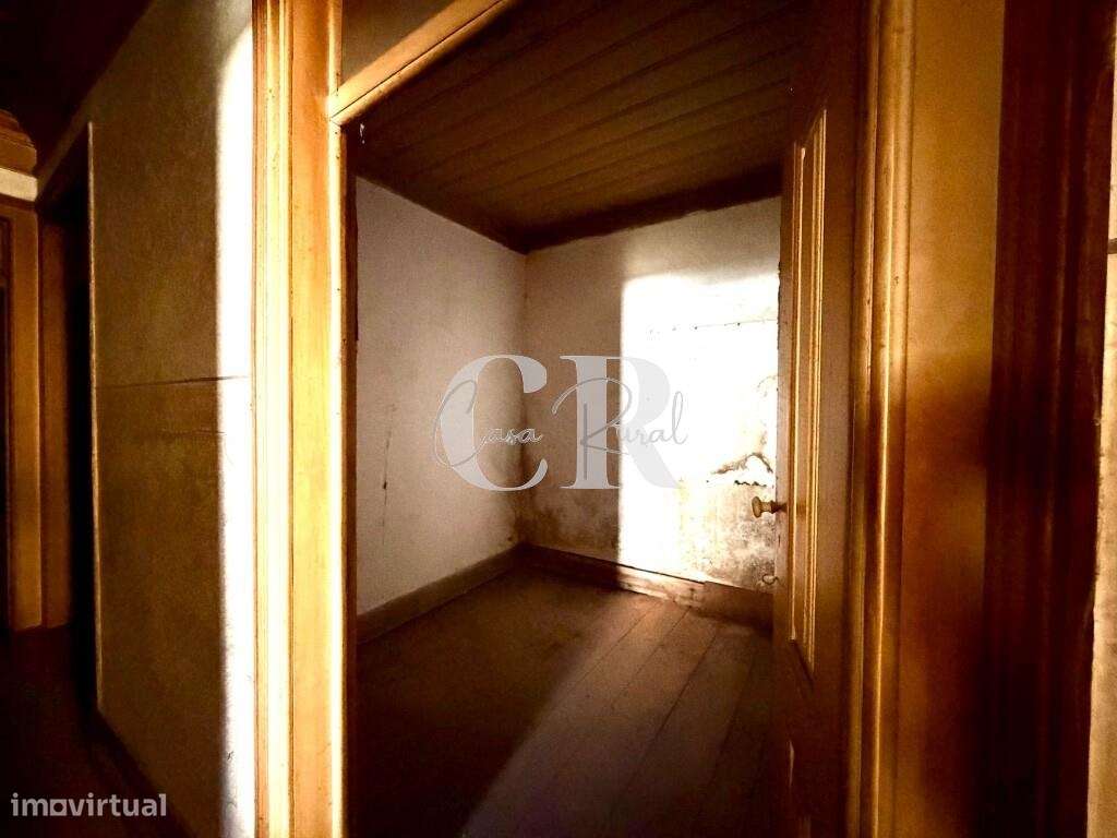 Moradia para recuperar no centro da vila de Figueiró dos Vinhos-11