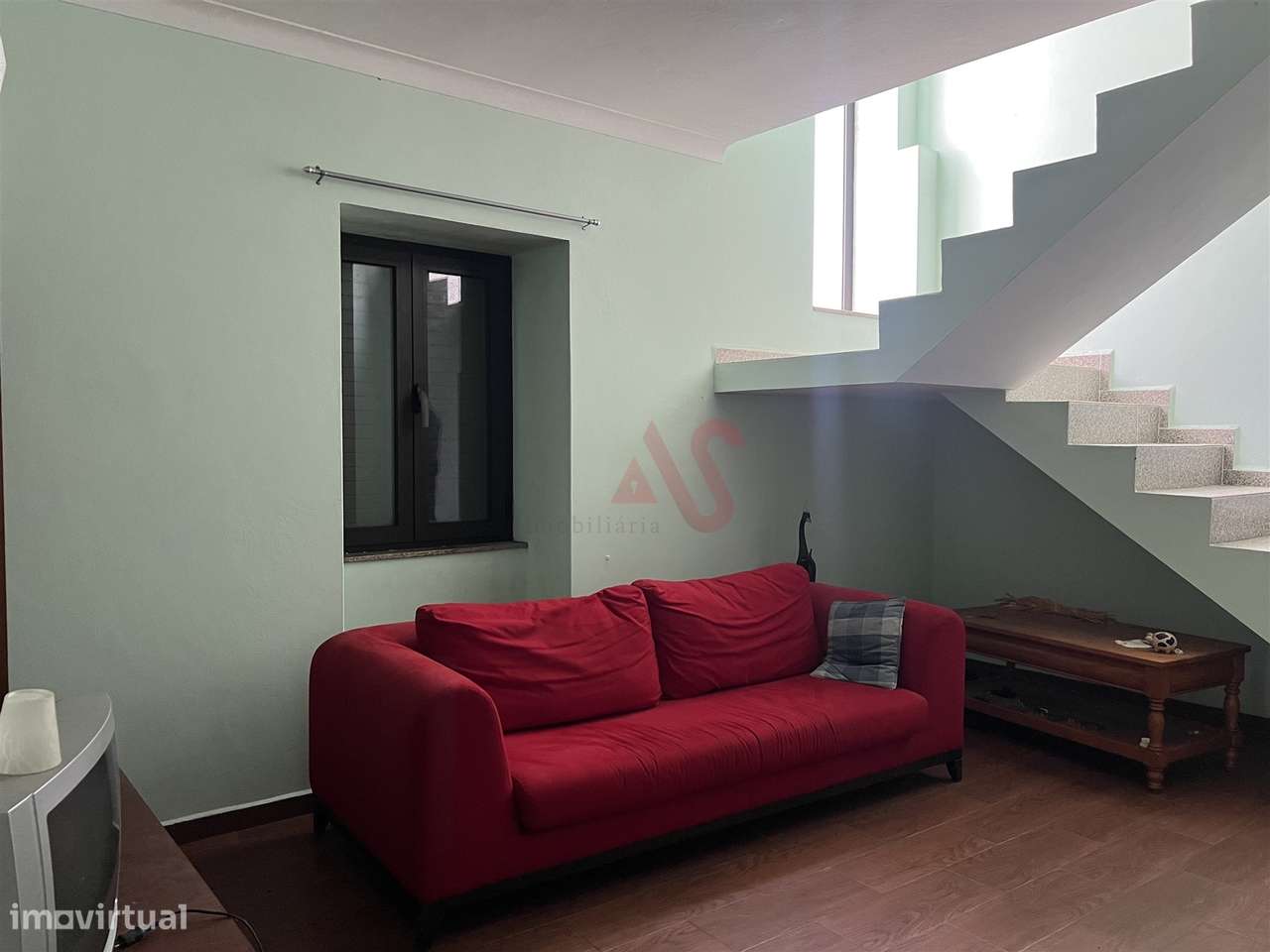 Moradia T4 com Piscina e Terreno de 2.407m² | Raimonda, Paços de Ferre-23