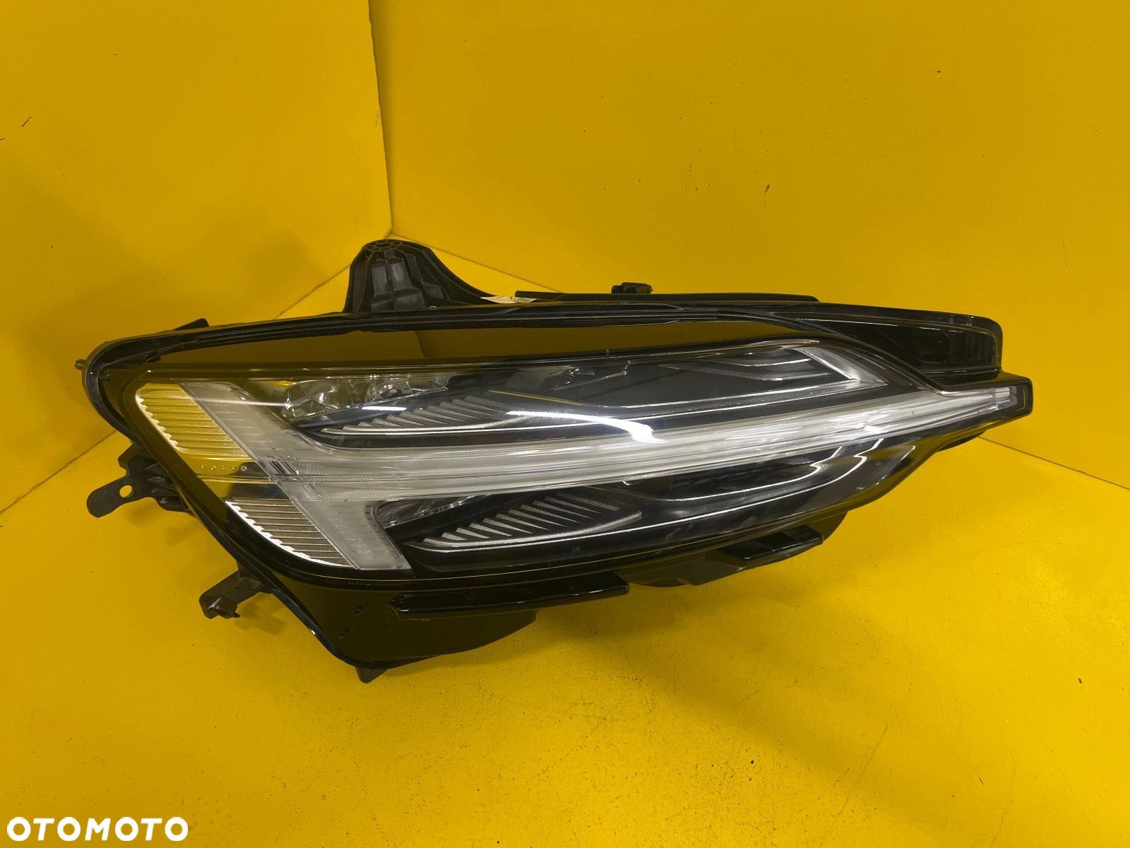 LAMPA PRAWA Volvo S60 V60 2018-2020 Full Led - 1