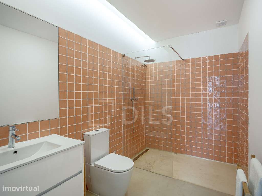 Quinta T9 em Azeitão com piscina e 11 ha de terreno, renovada-56