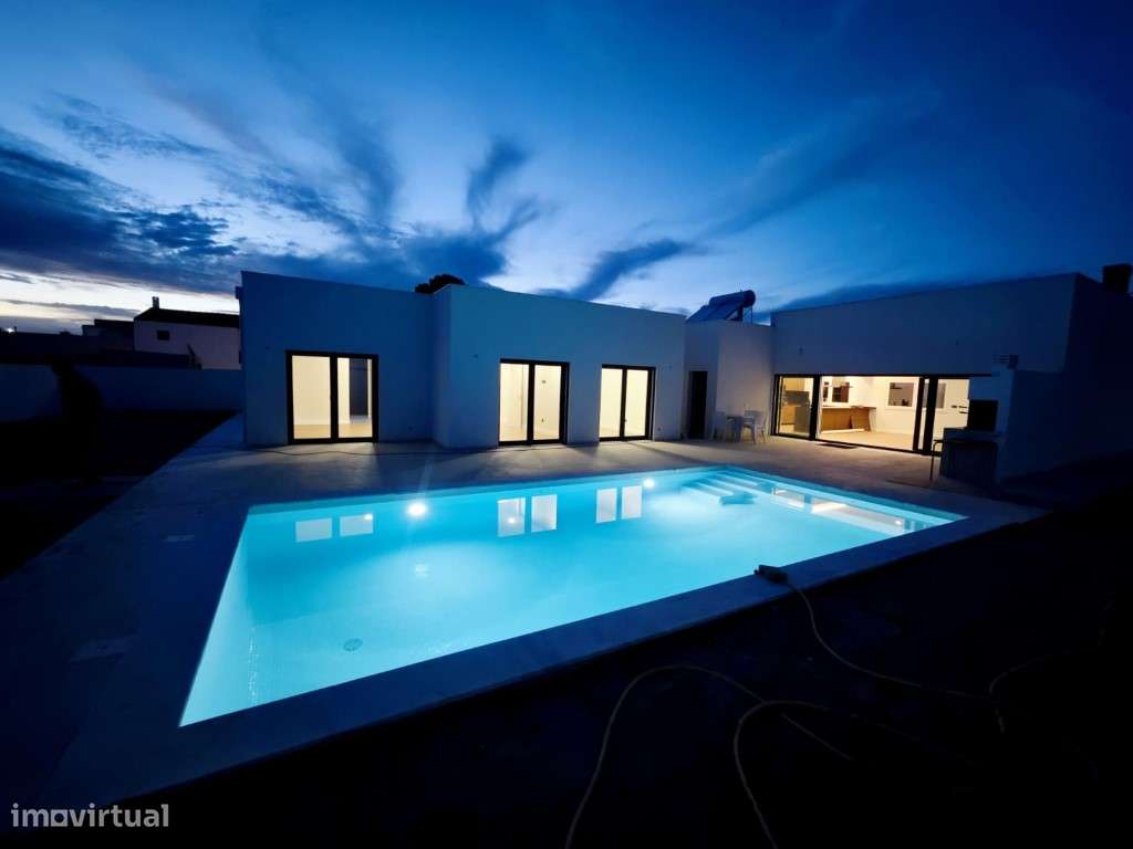 Moradia T4 Térrea com Piscina | Azeitão | Lote 750m²-17