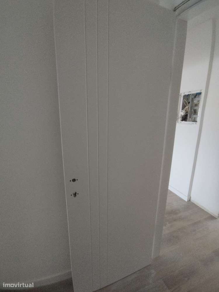 Apartamento T1 com varanda e cozinha separada - Grande imagem: 4/8