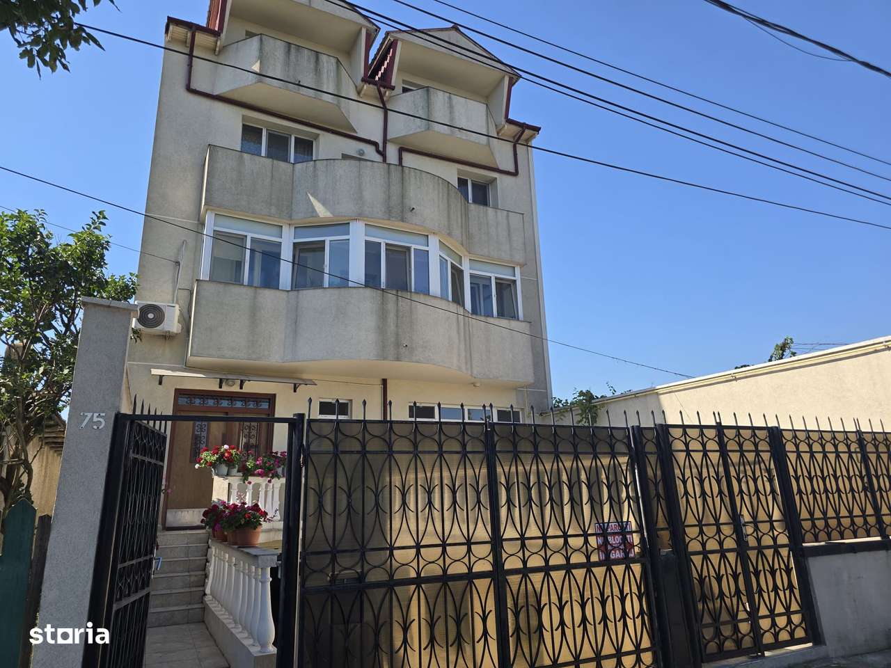 Km 5-Str. Salciilor- vila S+P +2 E+M,10 camere, foisor,teren 453 de mp