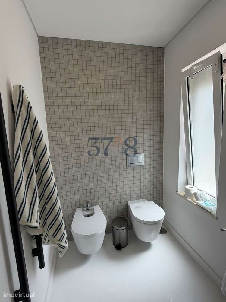 Uma vivenda de 4 quartos com piscina, num terreno de 2 hectares a 10 m-21