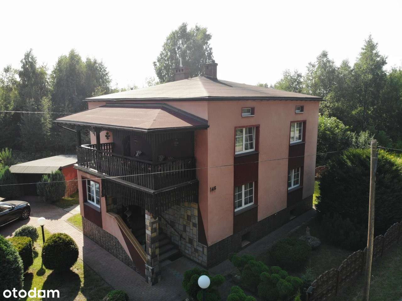 Atrakcyjny dom - idealny dla 2 rodzin.-1