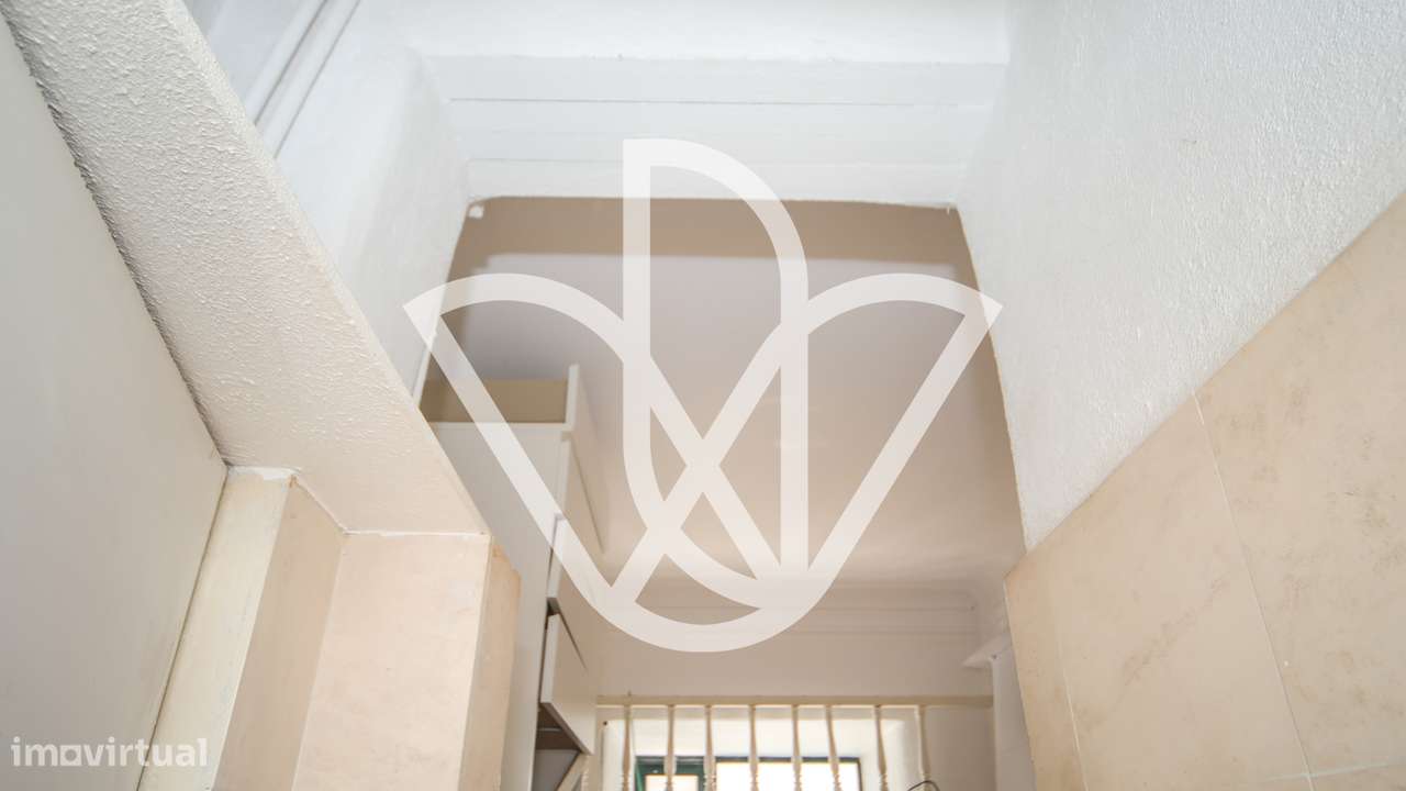 Loja com Mezanine em Campo de Ourique-9