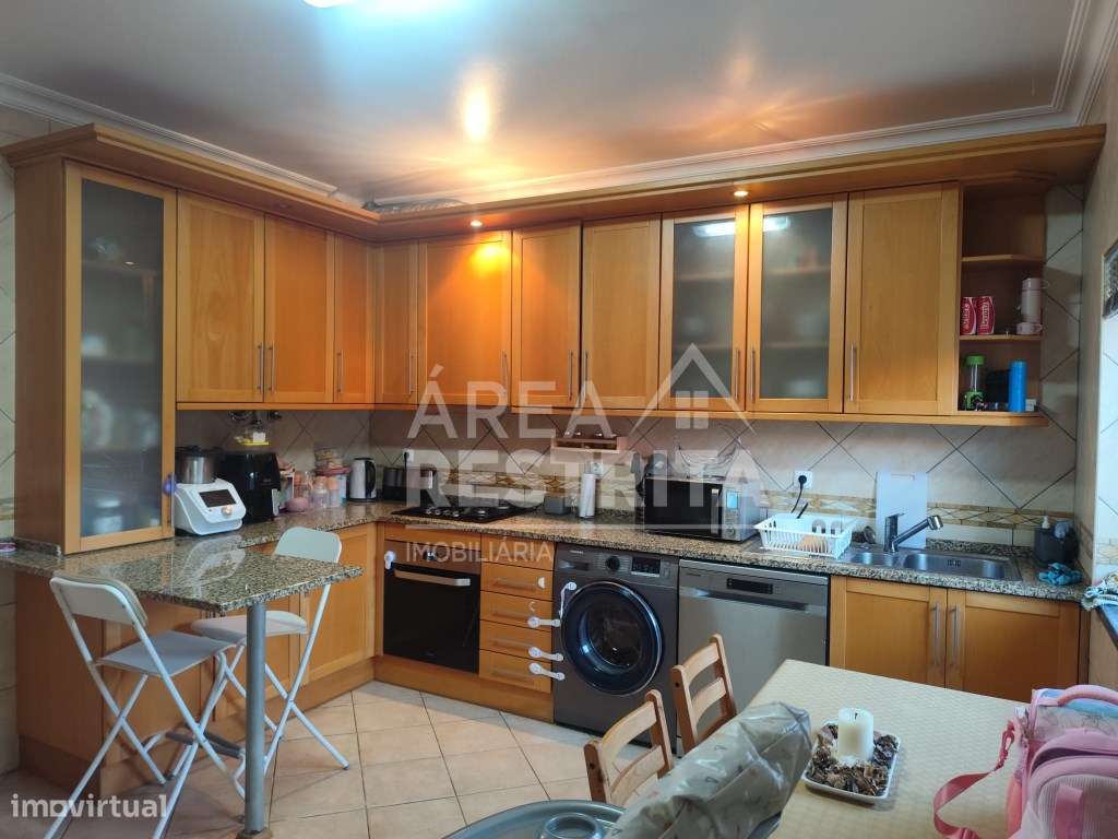 Moradia T3+1 na Quinta do Conde I - Grande imagem: 2/37