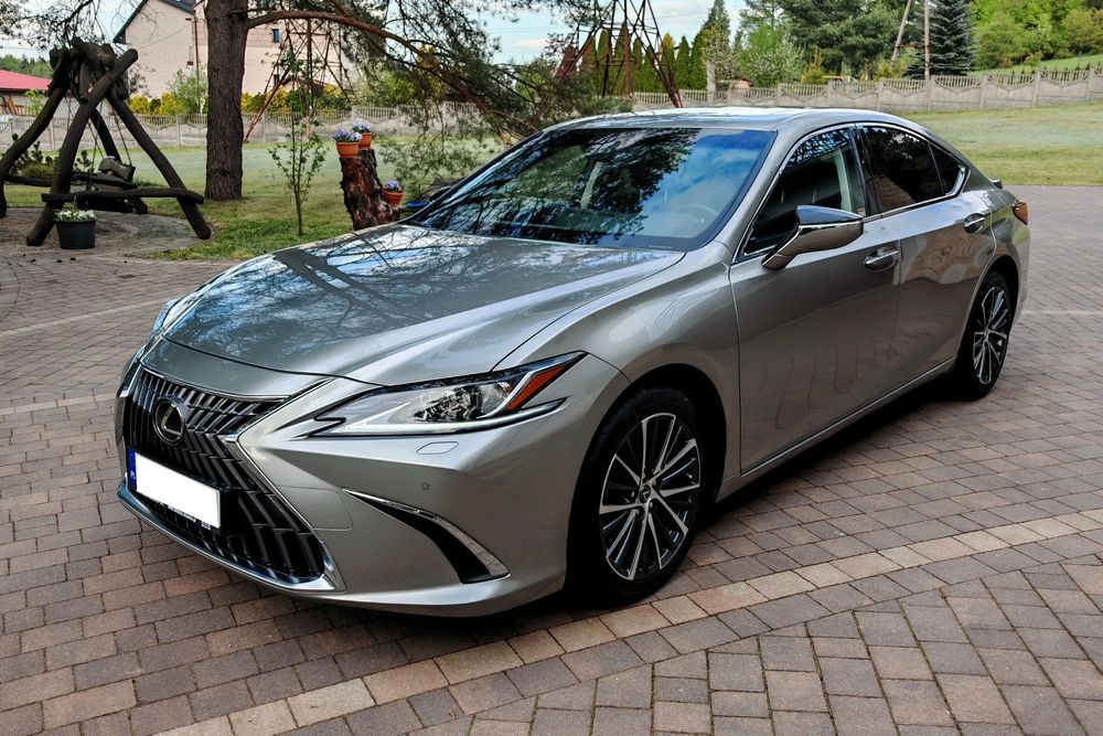Lexus ES 300h Business Edition 2025