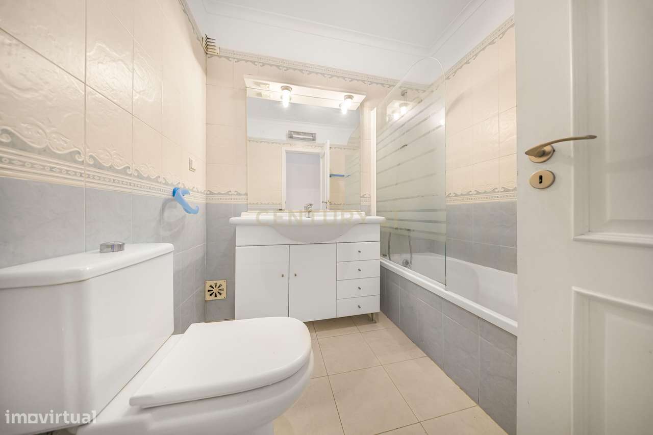 T3 com Terraço de 50m² a Sul, Garagem e Arrecadação | Jardins da Pared-16