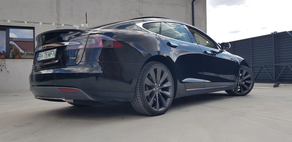 Tesla Model S Performance 2014