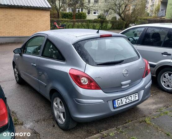 Opel Corsa 1.2 16V Essentia - 9