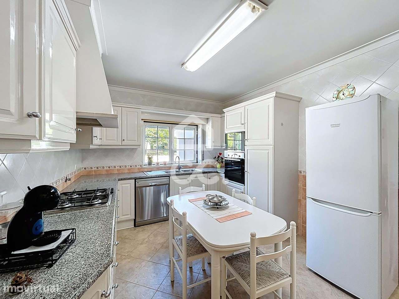 Moradia T4 com jardim, Casais da Serralheira-9