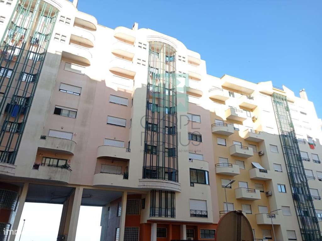Apartamento T2, com arrecadação - Jardim da Radial - Ramada, Odivelas-26