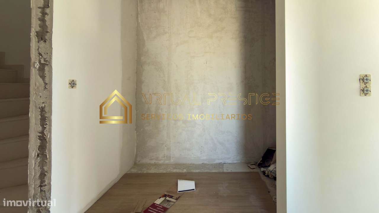 Moradia T4 triplex de gaveto | 2 suítes c/ closet | lareira | Fernã...-15