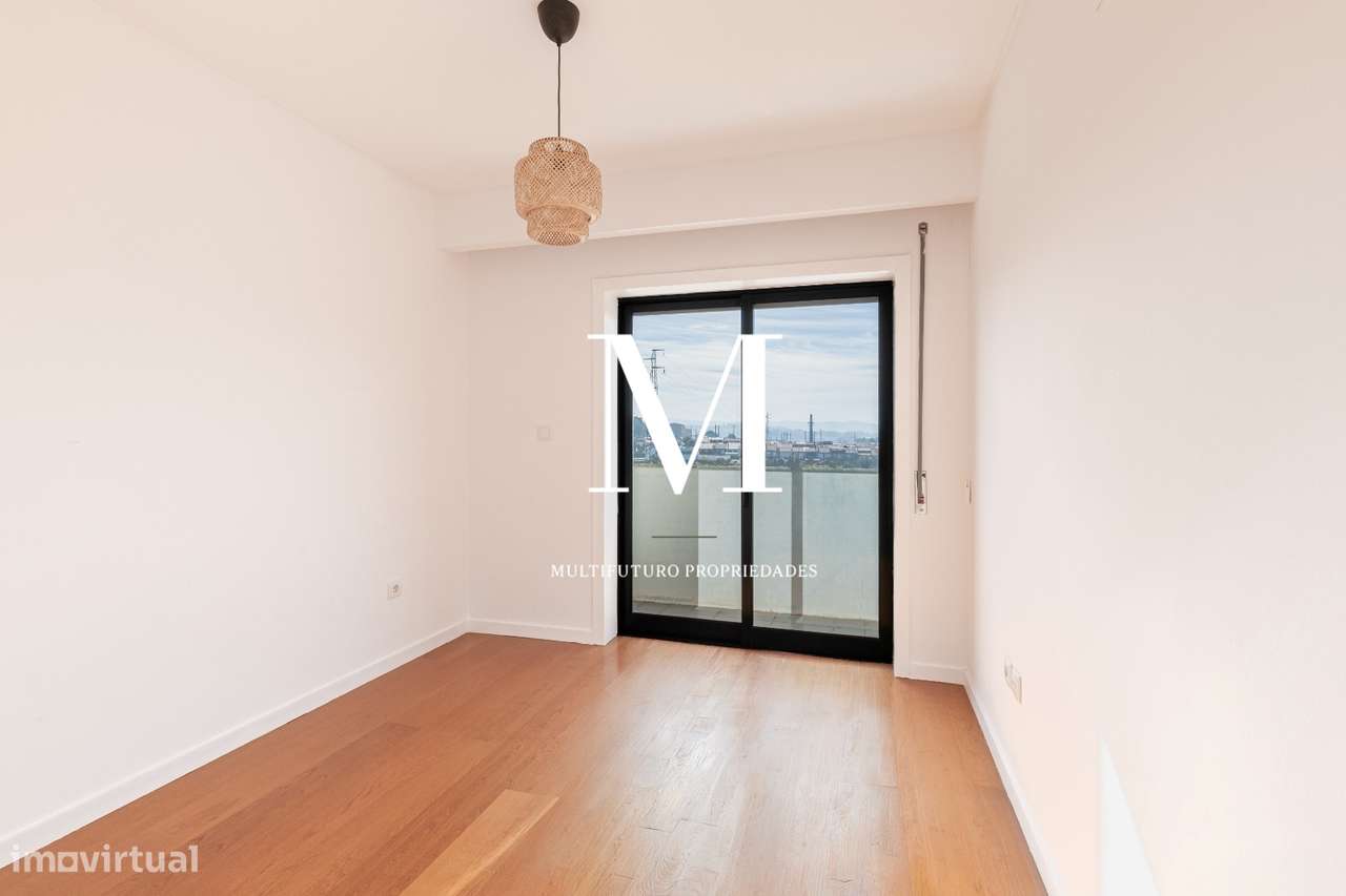 Valongo | Apartamento T2 | Varanda | Box 2 viaturas | Arrumos-18