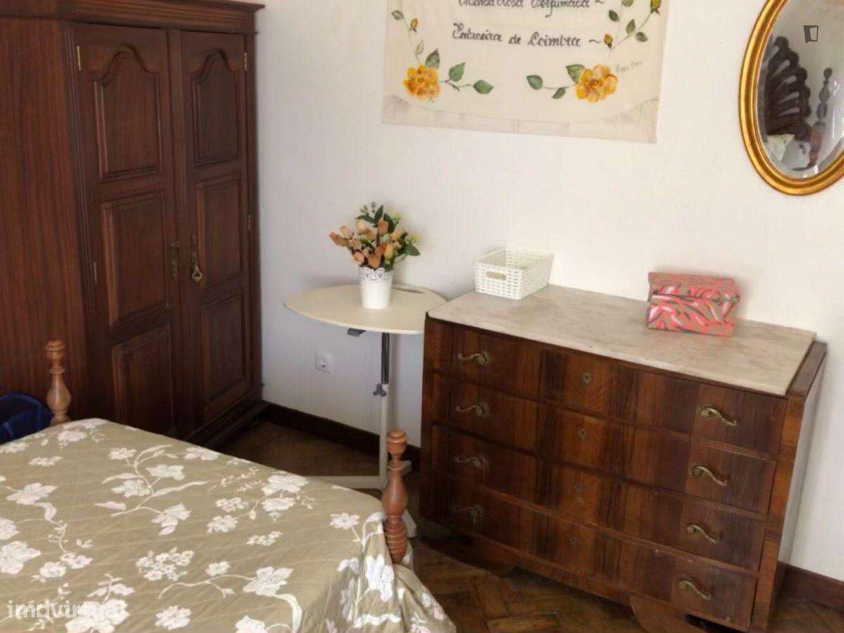 Quarto - localizado em Alta Universitária Coimbra - Grande imagem: 5/6