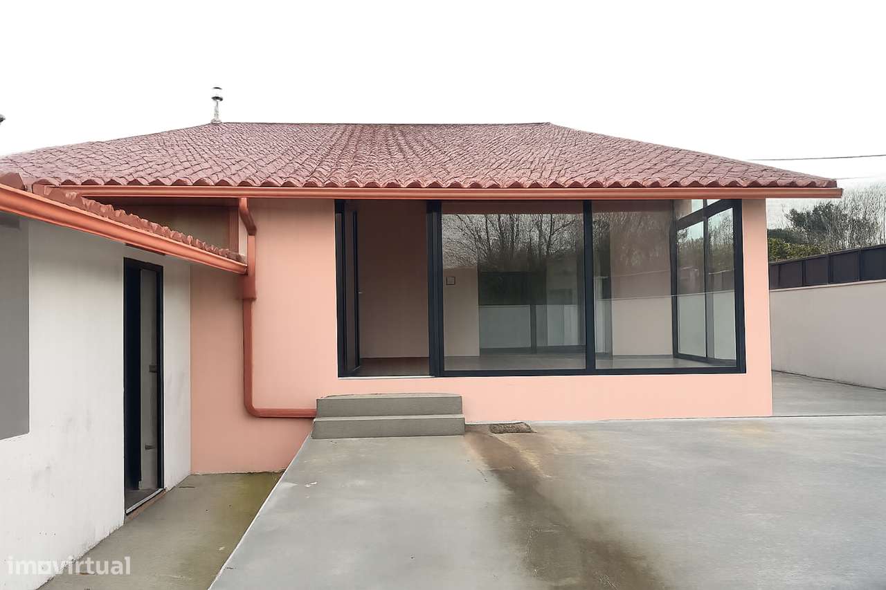 Moradia T3 em Chipar de Cima, Vilarinho do Bairro-13