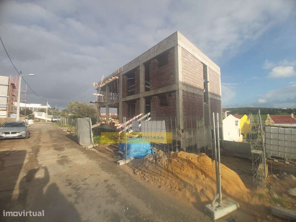 Moradia T3 a estrear com Piscina - Paiões Rio de Mouro-6