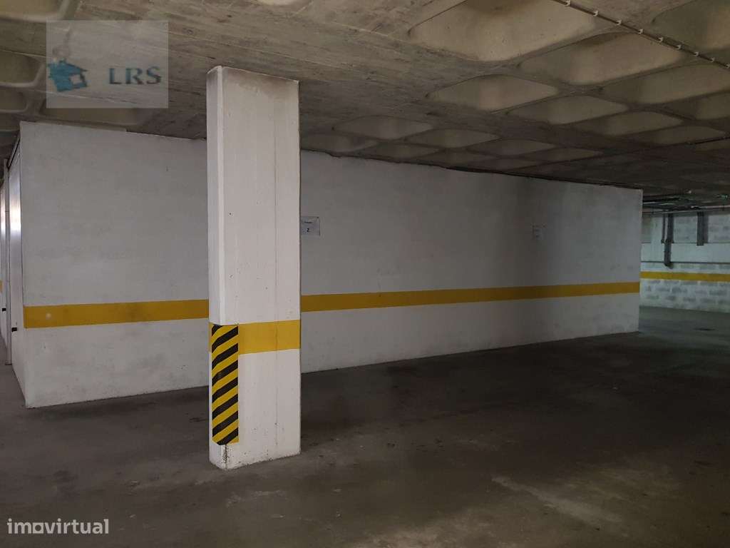 Quinta da Bela vista, Sassoeiros, estacionamento com 14 m2, na cave... - Grande imagem: 2/4