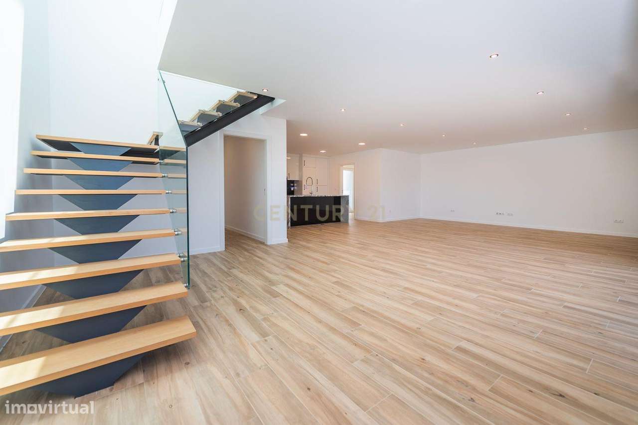 Sintra - Bolembre , moradia T4 nova, construção moderna e linhas conte - Grande imagem: 5/42