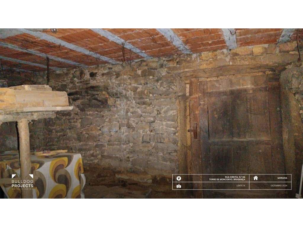 Moradia com 9 assoalhadas na Rua Direita, Carviçais-40