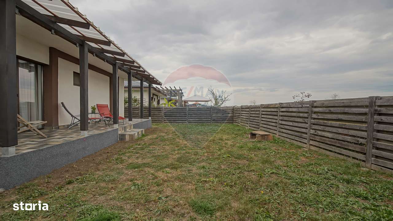 Vilă modernă, cu garaj, panouri și pompă de căldură, Cristian-9