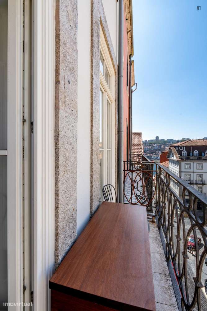 Estúdio - localizado em São Nicolau Porto - Grande imagem: 2/10