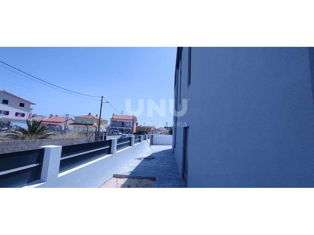 MORADIA PREMIUM TRIPLEX 5 ASSOALHADAS em Fernão Ferro 3 WC-42