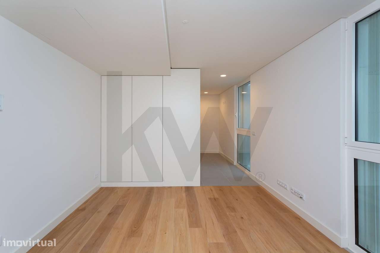 Apartamento T0 com lugar de estacionamento | Alcântara - Grande imagem: 2/25