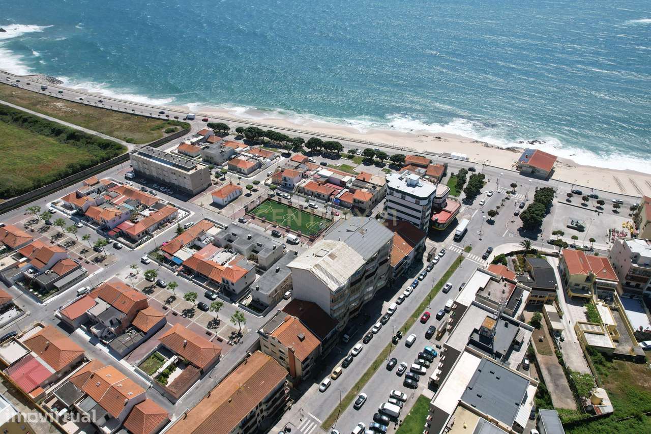 Prédio com três apartamentos T3+1 e um T2 à venda - Oportunidade Única - Grande imagem: 4/14