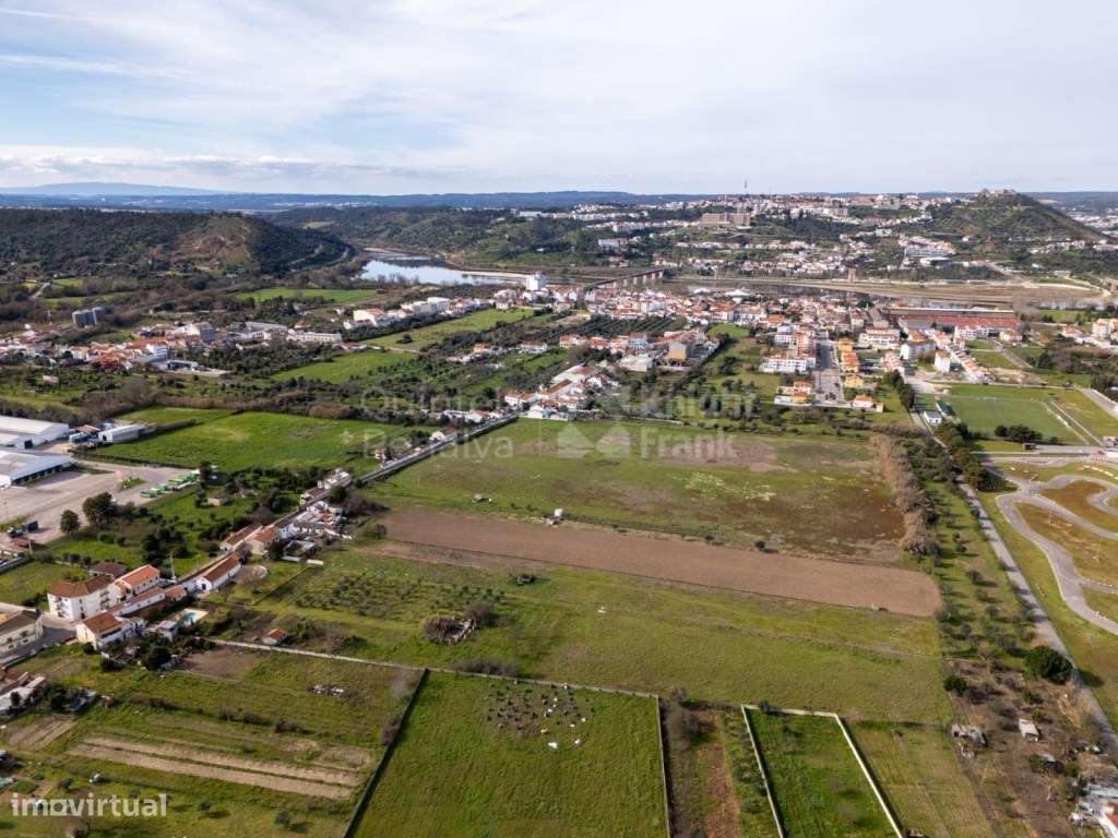 Quinta com moradia T6 e terreno de 15.760 m2 em Abrantes - Grande imagem: 4/21