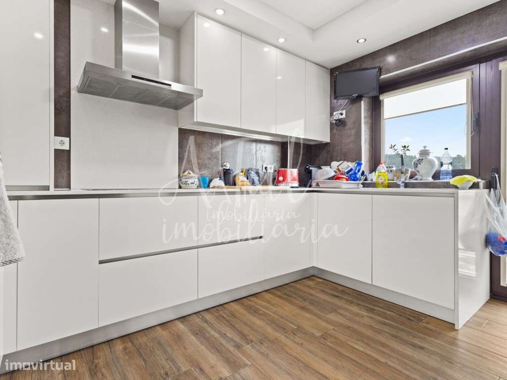 Duplex T5 no centro de Ponte de Lima com terraço panorâmico e 2 gar...-17