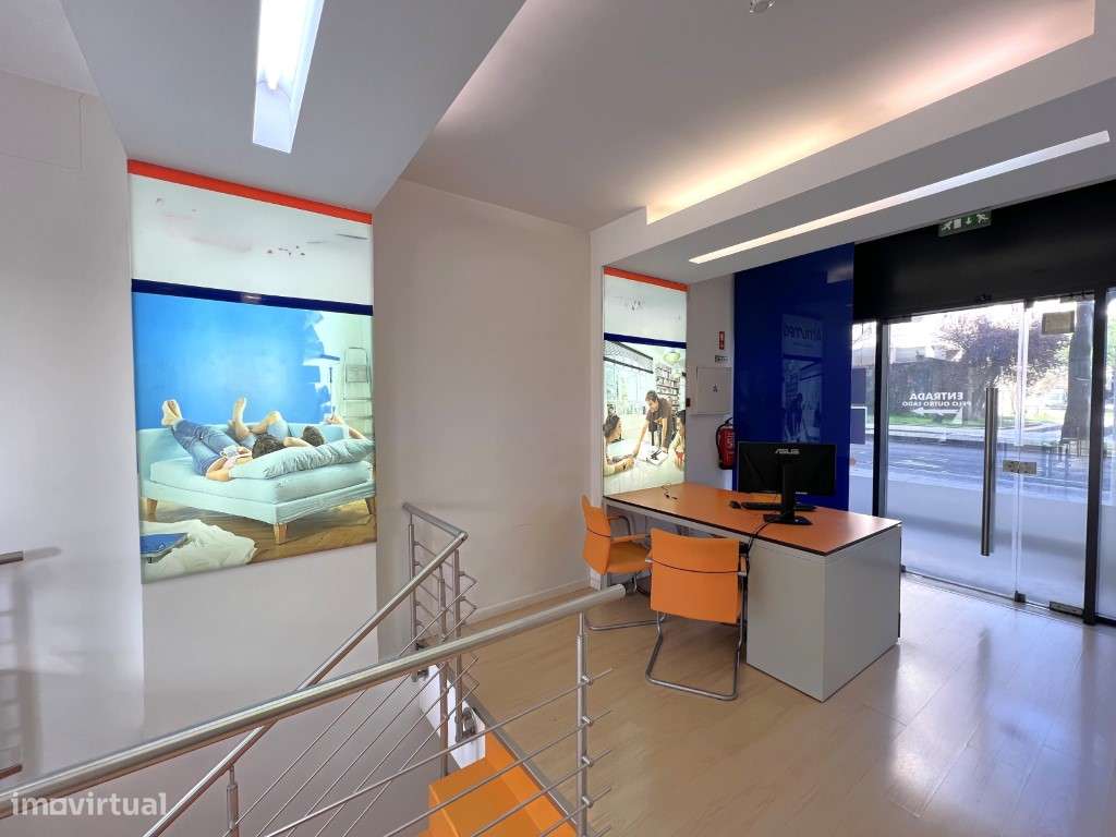 Loja em TELHEIRAS junto ao Metro para arrendamento - Grande imagem: 5/15