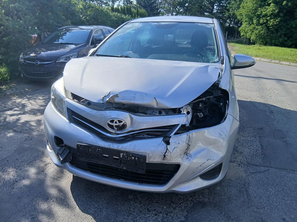Toyota Yaris III (2011-2019) 1.0 VVT-i Y20 Club 2012
