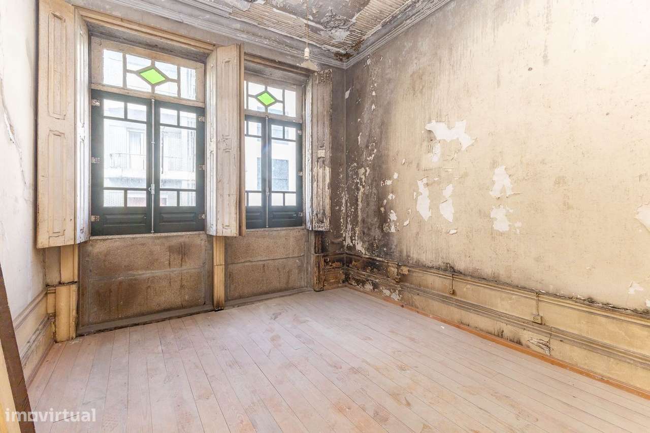 Andar Moradia T4 Duplex para Renovar | Rua da Alegria no Porto |...-12