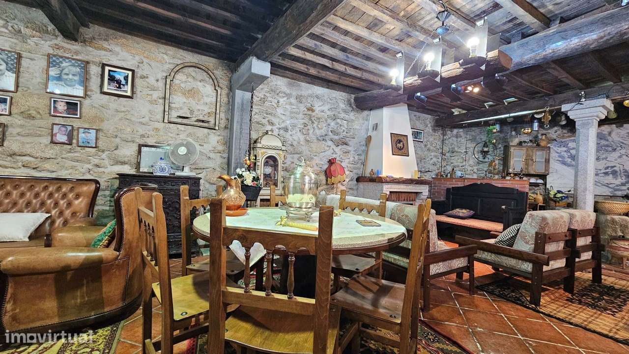 Duas Casas em Sendim - Miranda do Douro-6