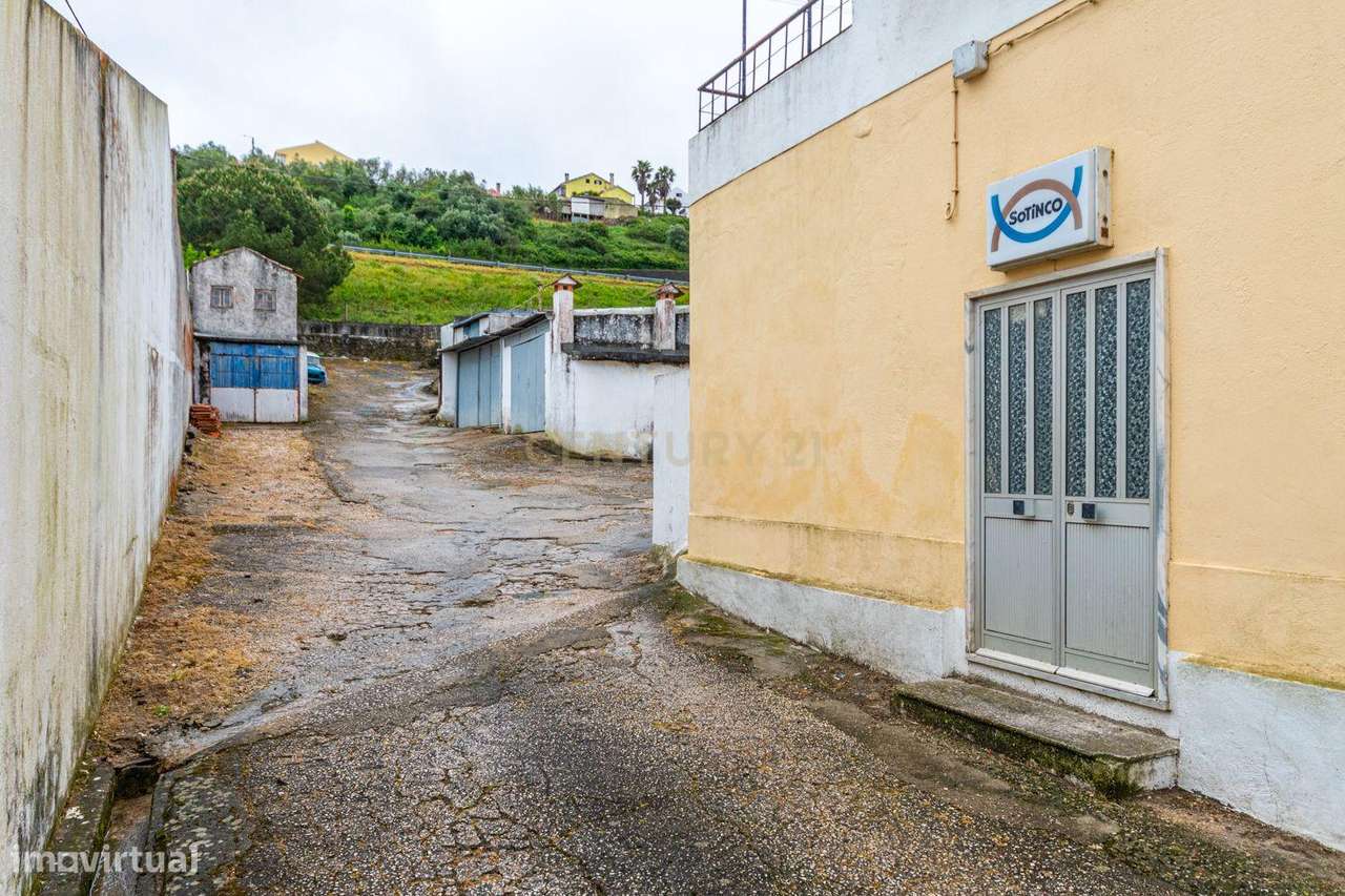 Moradia T3 c/ lote de 2393m2 em Caneças-19