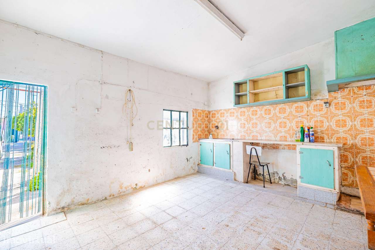 Moradia T3 com Quintal Amplo, Garagem e Anexo – Zona Tranquila da Moit-57