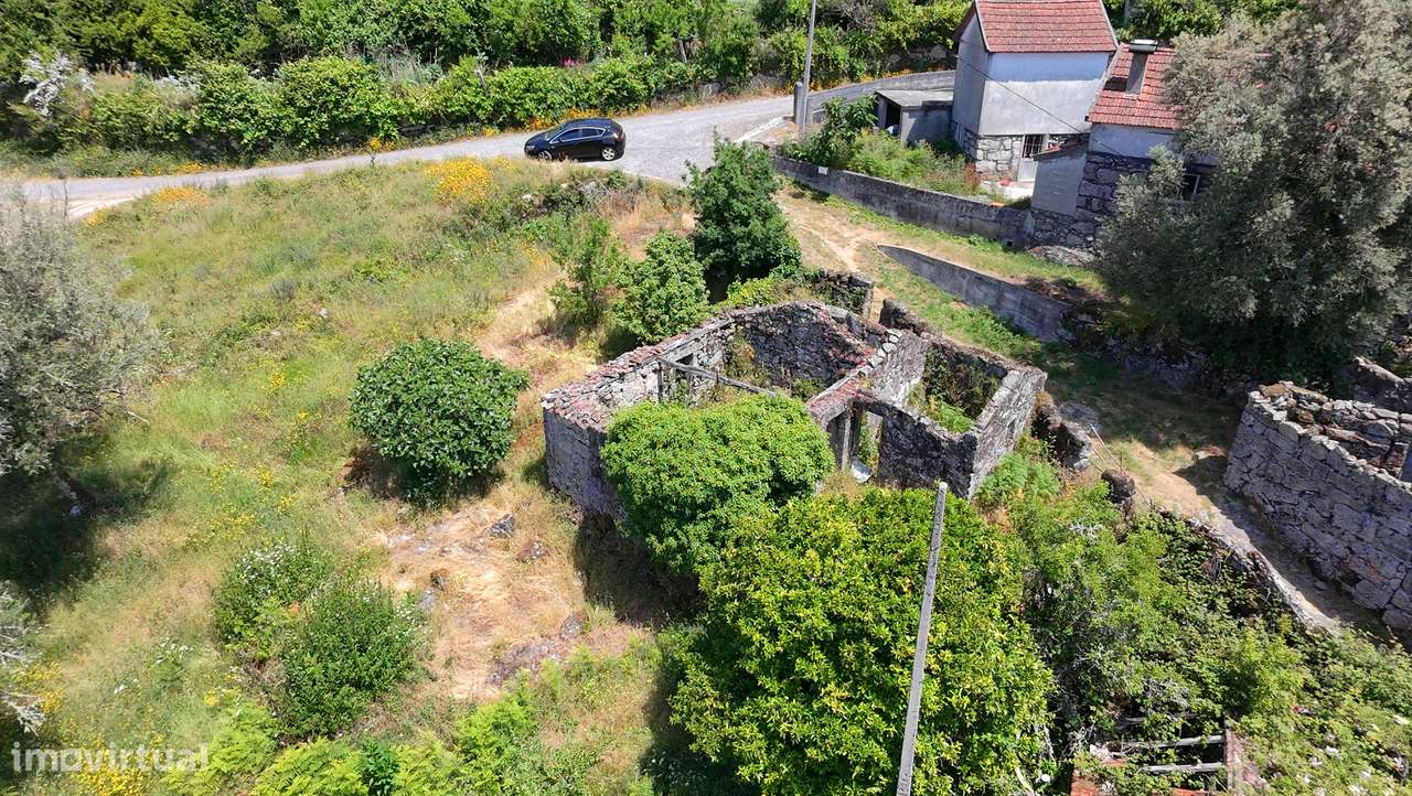 Terreno de 700m2 c/ Ruina-53