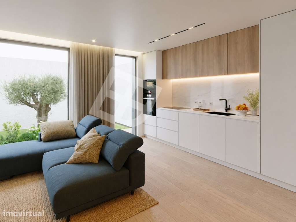 Apartamento T2 com Terraço Privativo - Centro de Aveiro-1