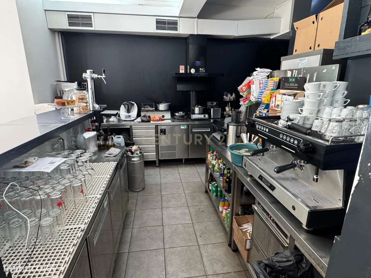 Mercearia Gourmet para trespasse junto ao Palácio de Cristal-17