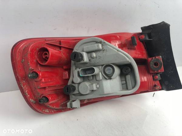 Audi A4 B8 Avant Lampa Tylna w Klapę Prawa - 11849 - 10