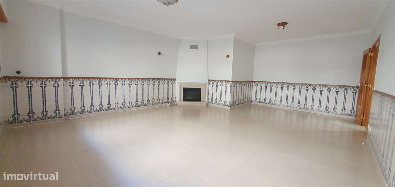 Apartamento T3 na Cavaleira - 1 lugar de parqueamento - Grande imagem: 2/23