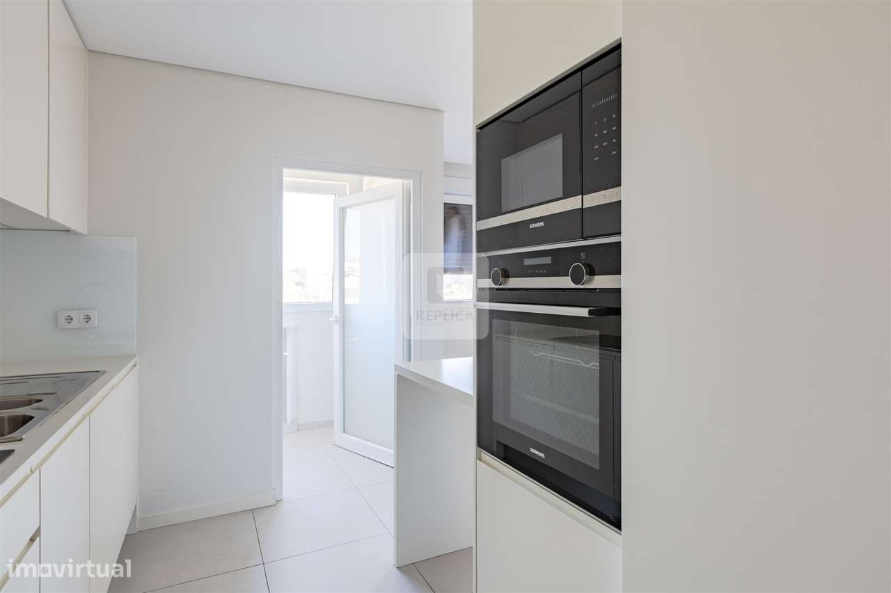 Apartamento T1 com Varanda e Garagem em Campanhã - Grande imagem: 4/28