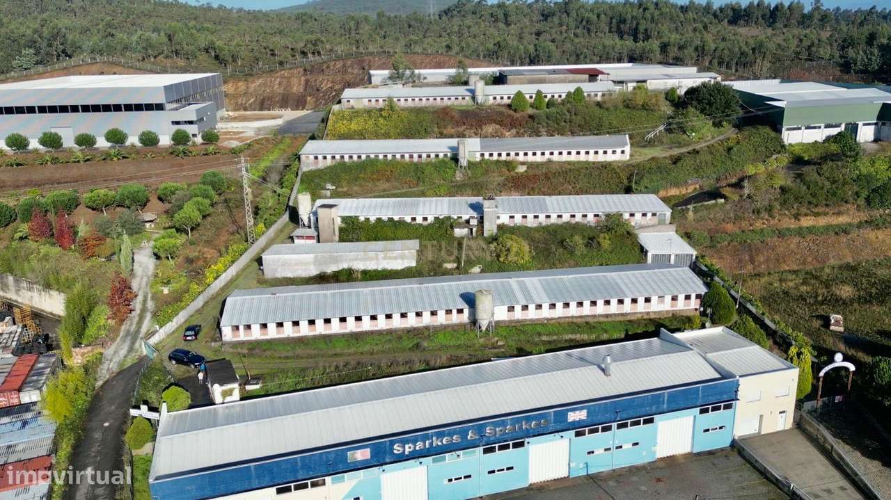 Lote 12.750 m² com 5 Armazéns | Acesso imediato à A41 | Oportunidade Ú-12