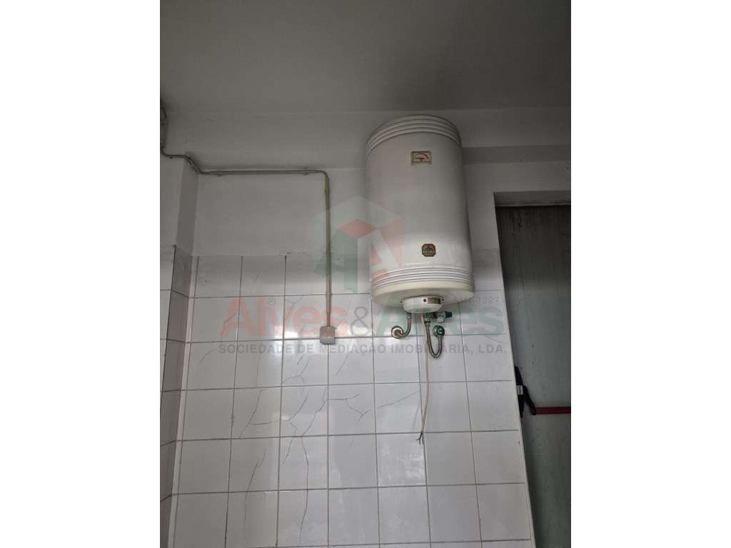 Armazém com 400 m2 - Milheirós - Grande imagem: 4/4