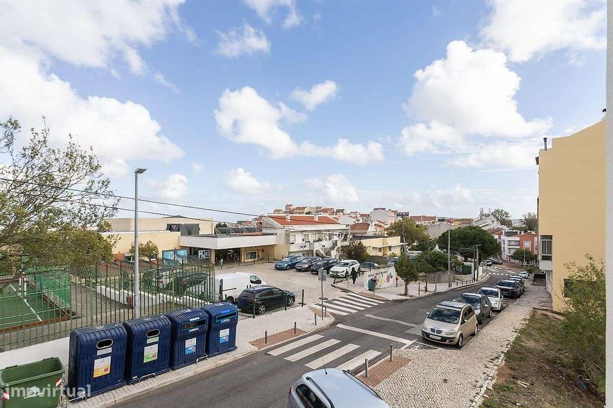 Apartamento T3 à venda em Alto da Brandoa-12