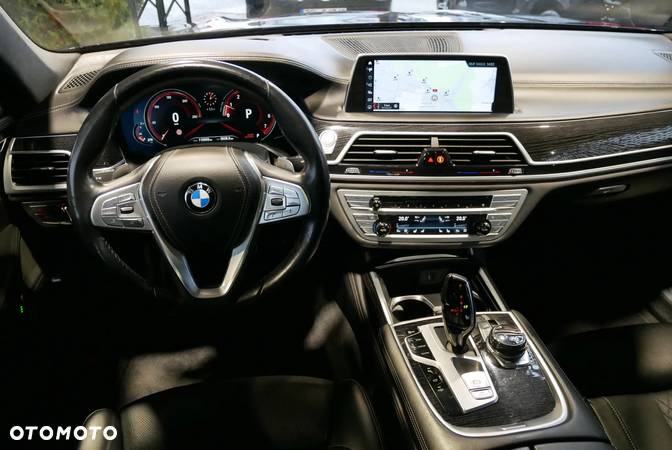 BMW Seria 7 750i xDrive - 5