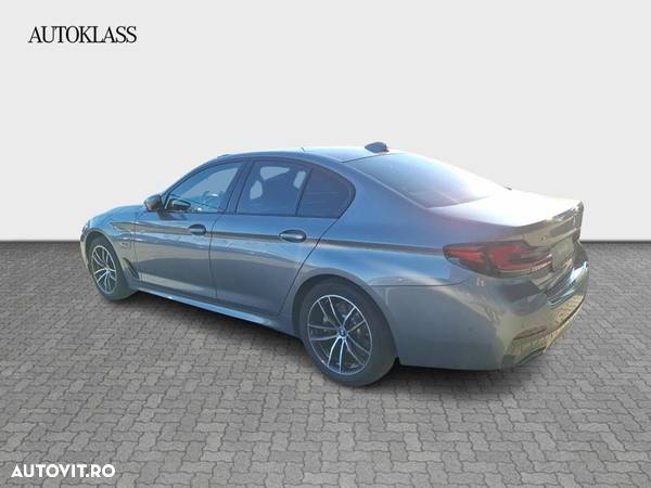 BMW Seria 5 530i xDrive MHEV - 3